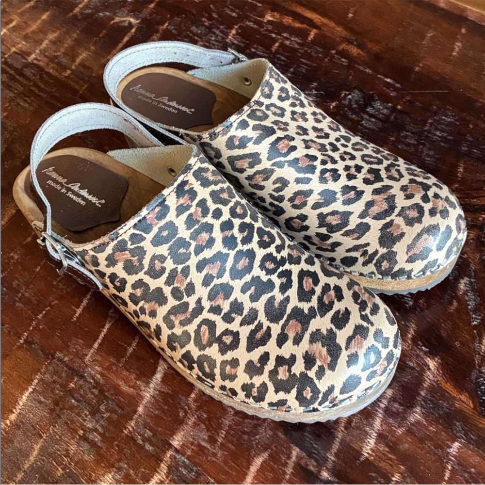 Animal print leather clogs by Hanna Andersson size 9 (40) EUC